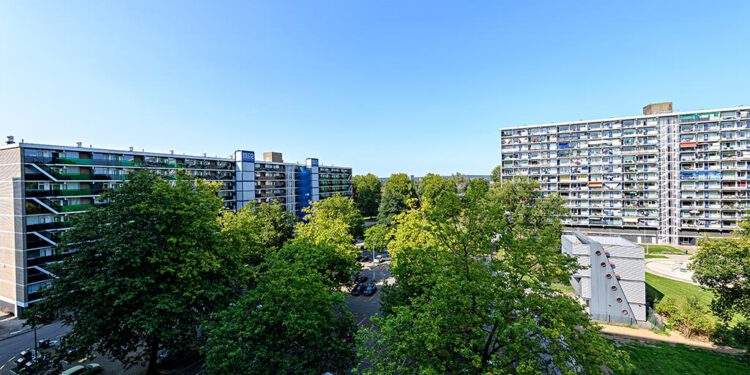 Ingezonden stuk: Wil je van de ‘incidenten’ op de pleinen af, breek dan die flats af in Immerloo