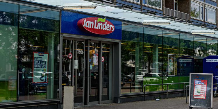 Buurtsuper Jan Linders vertrekt na 14 jaar uit de wijk Malburgen, Immerloo en Het Duifje