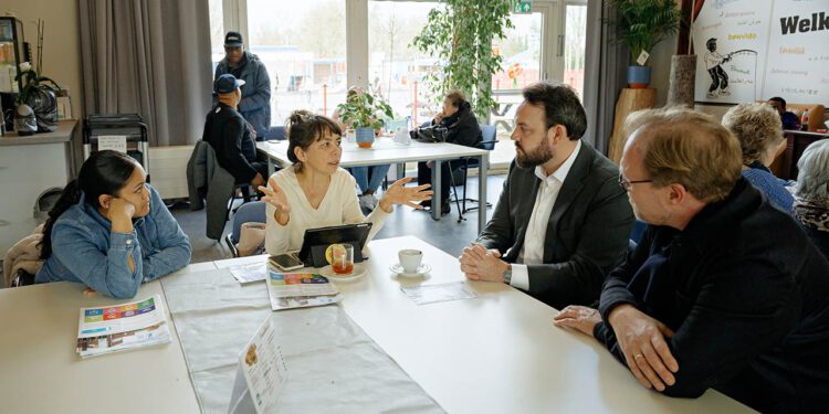 Eerste Kamerlid Mei Li Vos brengt werkbezoek aan Malburgen